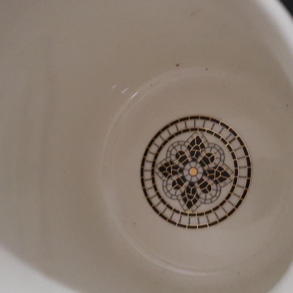 Tiled Margot Monogram Mug Q - Picture 6 of 7